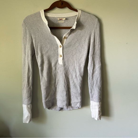 Faherty Light Gray Long-Sleeve Henley with Cream Trim - Picture 4 of 8